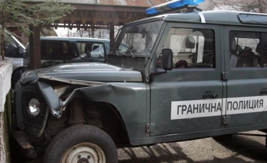 Бус с 37 иракчани хванаха граничари край Китен