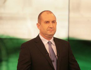 Кой е ген. Румен Радев?