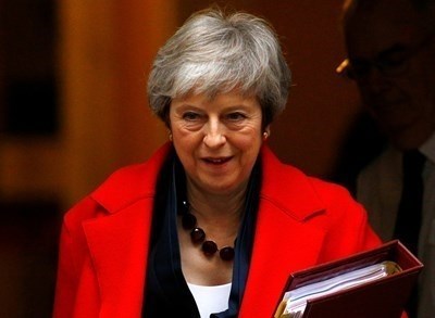 Британски министри са предупредили Мей, че може да й се наложи да подаде оставка