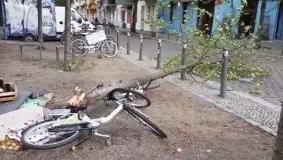 7 загинаха в буря, която се разрази в северна и източна Германия