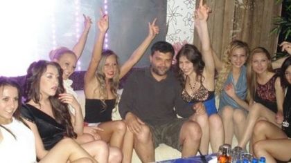 Уникални СНИМКИ: Балет в килията на Малък Тошко на Нова година