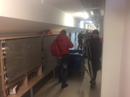 ВИДЕО: Не пуснаха Стоянов и Кикарин в съблекалнята! Меледже закъсня!