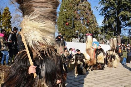 Благоевград: Кукерско дефиле се проведе в Симитли