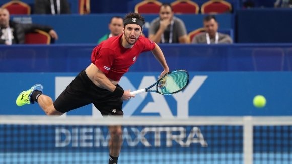 Младенов достигна до финала на двойки в Тунис