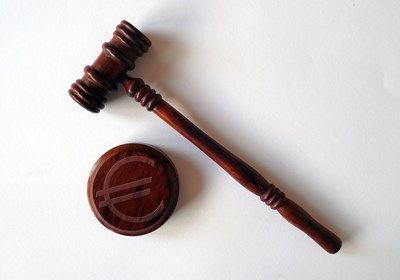 Черна гора ще глобява с 2000 евро тези, които не стават при изпълнение на химна