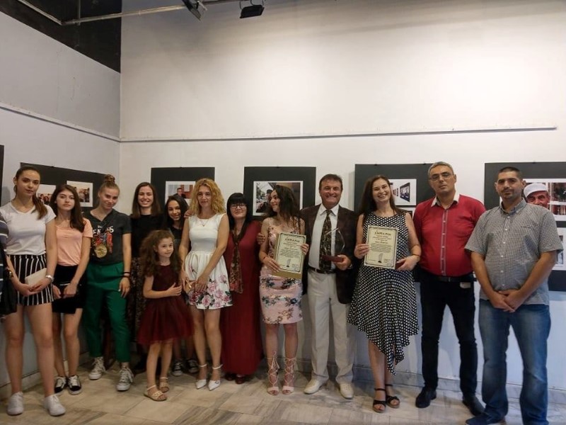 Кърджали: Журналистката Нихал Йозерган и директорът на най-голямото училище в града Милко Багдасаров са носителите на наградата „Мултикултурният човек” за 2019