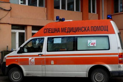 Млад мъж се натрови, избяга от болницата