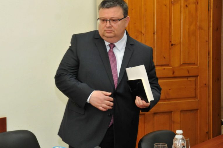 Цацаров разпореди проверка за субсидиите на партиите
