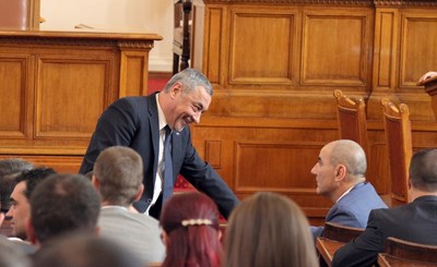 Мнозинството не бърза да ореже заплатите на БСП! Цветанов дава знак към левите!