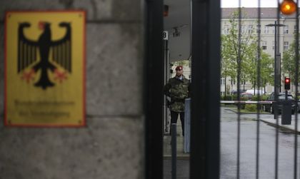 Тараш в германски казарми заради нацистки скандал