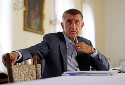 Чешкият премиер и президентът отхвърлят обвиненията в корупция и отвличане