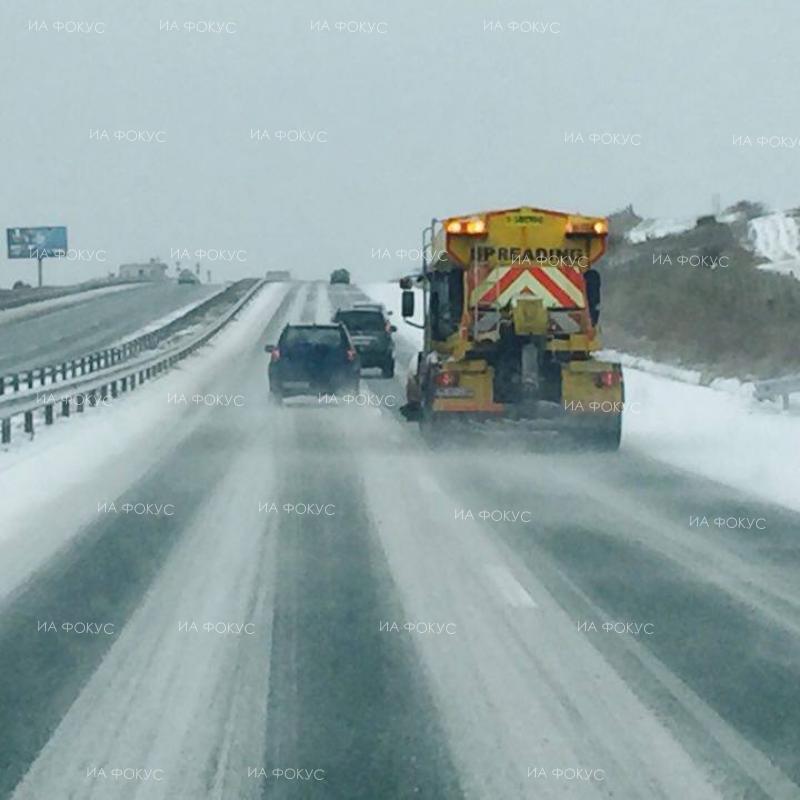 АПИ: Ограничено е движението за всички МПС по път I-1 Ребърково - Ботевград поради снегопочистване