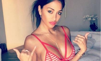 Интимно: Надникнете в леглото на зайчето Никол Шерцингер (ВИДЕО)