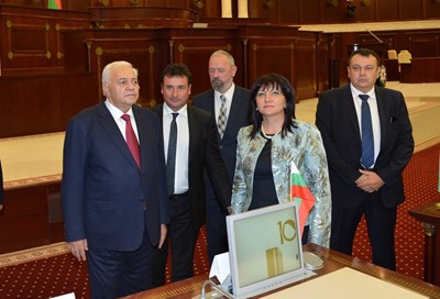 Караянчева: България и Азербайджан са готови да си сътрудничат в енергетиката