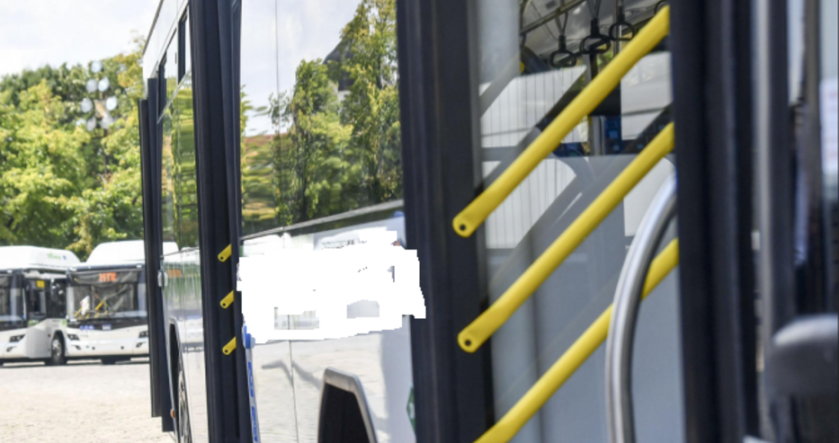 Истеричен автобусен шофьор шашка пътници във Варна! Култов коментар: Нямаме време да закусим и да пикаем