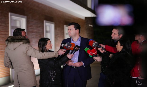 Albanian Daily News(Албания): Всеки четвъртък албанската позиция ще протестира пред парламента