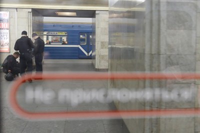 Три станции от метрото в Петербург са били затворени след анонимен сигнал