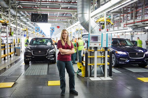 Jaguar Land Rover освобождава 5 000 работници Причините са в Brexit и глобалните търговски войни