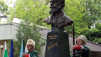 Добрич: С полагане на венци и цветя пред бюст-паметника на Христо Ботев в Каварна ще бъдат отбелязани 171 години от рождението на великия революционер на 6 януари