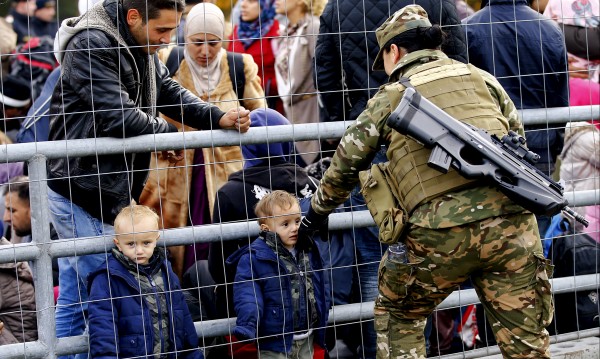 Балканите искат, Брюксел им дава 400
граничари