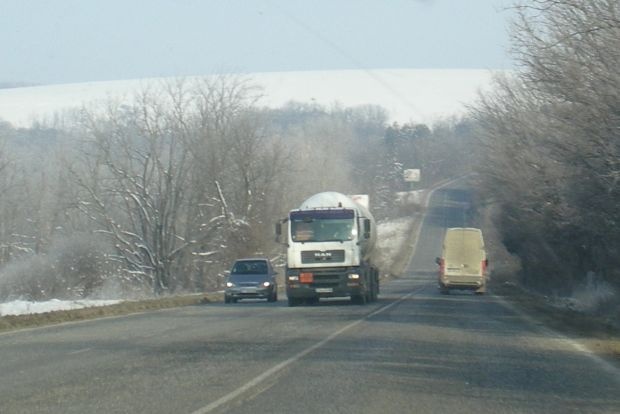 Пътищата в страната са предимно сухи