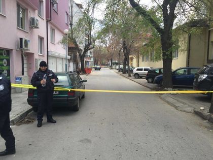 Ул. „Весела“ отцепена от полицаи! Намерена граната 4 часа всява паника у хората (снимки)