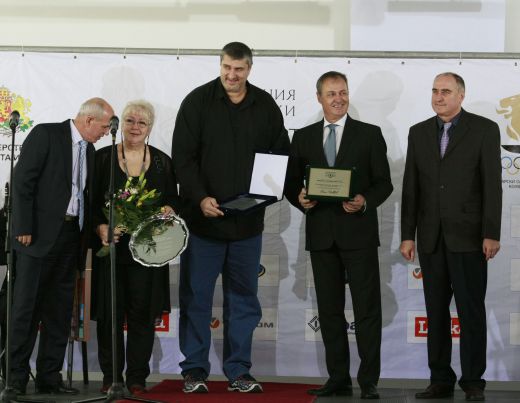 "Спортен Икар" за националите по волейбол