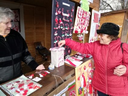 Добрич: В центъра на Каварна беше открит базар за традиционни български мартеници