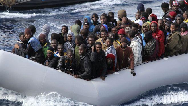 Лодка с мигранти се обърна край остров Лесбос, има загинали