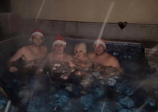 Лидер на ЦСКА се настройва в джакузи за зимната подготовка (СНИМКИ)