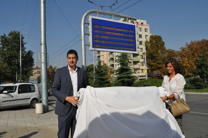 Тотев за неработещите табла: Мрачно е, няма слънце!