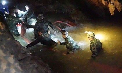 Операцията е към края: 11 момчета вече са извън пещерата