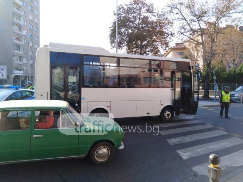 Видео: автобусът отнесъл женатa посредата на пешеходната пътека в Пловдив - не е 