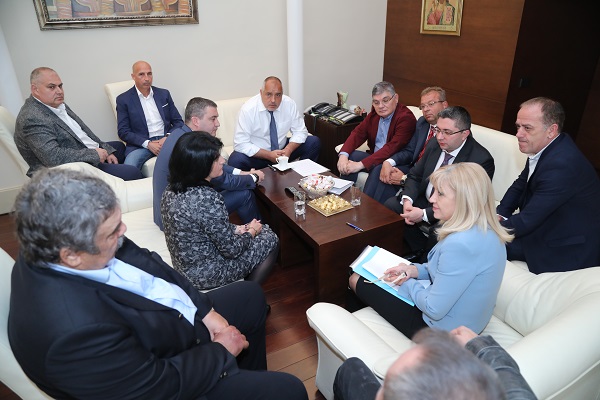 Започна срещата на премиера Бойко Борисов с представители на превозваческия бранш