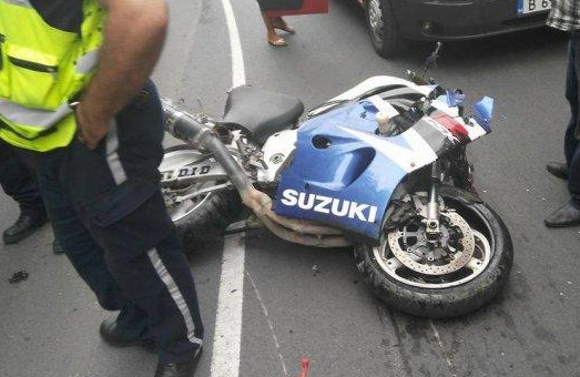 Пиян моторист се заби в мантинела до Пловдив - падна на платното, мина през болница, завърши в ареста
