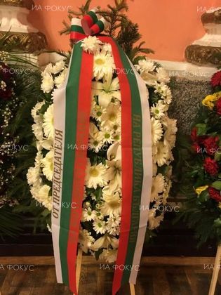 Стотици хора се стичат за поклонението на президента на Радио и Агенция "Фокус" Красимир Узунов
