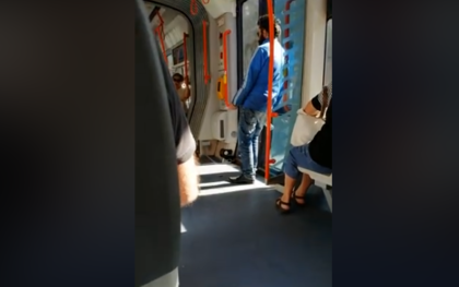 България не търси талант! С пълно гърло… мъж пее из столичните улици, трамваи