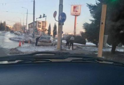 Тийнейджър помете майка с дете на пешеходна пътека