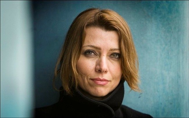 Елиф Шафак: Бог е изкусен часовникар. Всичко по земята се случва, когато му дойде времето