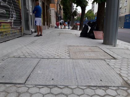 MADE IN BG (SOFIA): Колко шахти на тротоара са твърде много? (СНИМКИ)