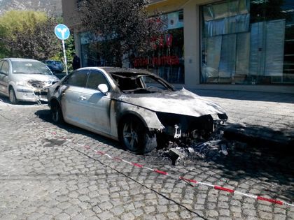 Запалиха колата на карловска журналистка от Господарите СНИМКИ