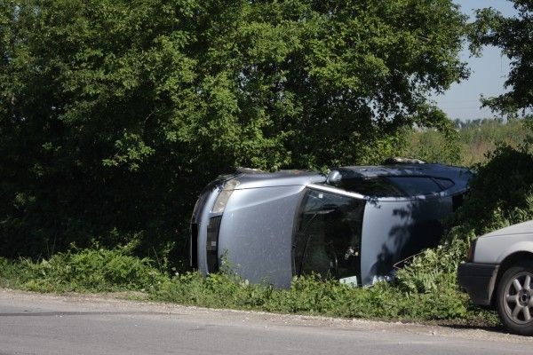 23-годишна шофьорка от Ведраре се преобърна с колата си