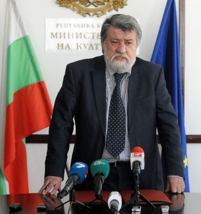 Вежди Рашидов покъртително: Слави държеше шлифера на Бойко, а сега го плюе!