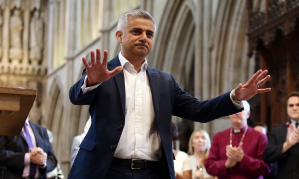 Първият кмет мюсюлманин на Лондон положи клетва