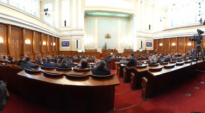 Парламентът решава съдбата на палатките и караваните върху дюни