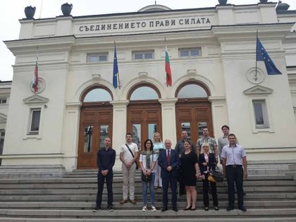 Младежи от Пловдив посетиха парламента по покана на доц. Йорданов