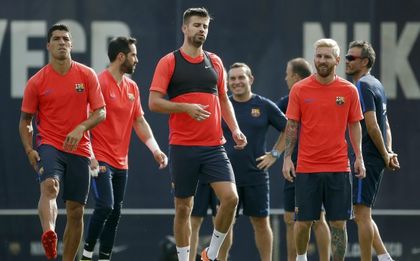Бускетс и Масчерано в игра срещу Лестър