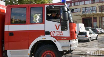 ИНЦИДЕНТ! Кола изгоря напълно в