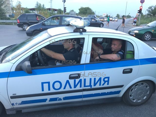 ЕКСКЛУЗИВНИ ВИДЕО и СНИМКИ само в Glas.bg: Коматевци блокираха Околовръстното! Двама са в ареста!