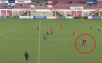 ВИДЕО: Лудост! Женски бой по време на мач